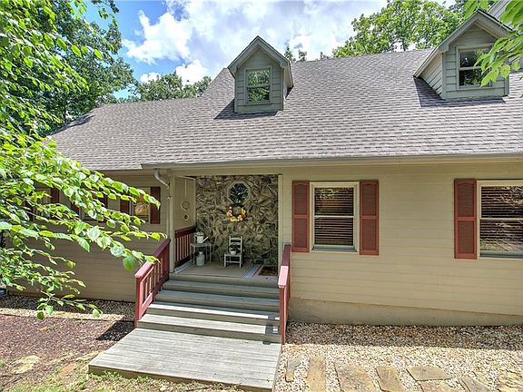 2nd image of 376 Alpine Dr
