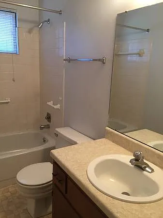 208 24th St SW — Photo 5
