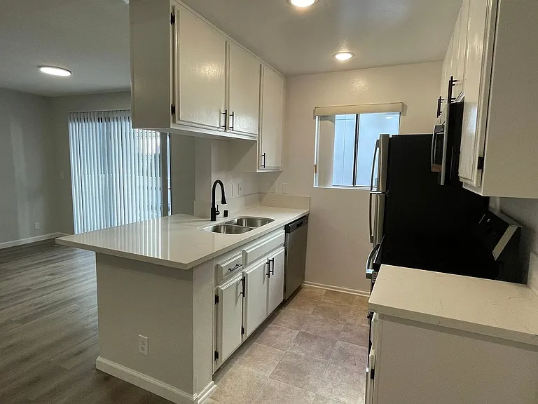 132 Clark Dr — Photo 4