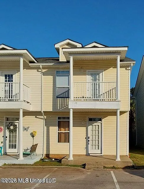 3 bed, 3.0 bath, 1200 sqft, $1,950 — Photo 4