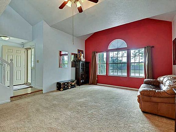 5th image of 560 Nicole Blvd