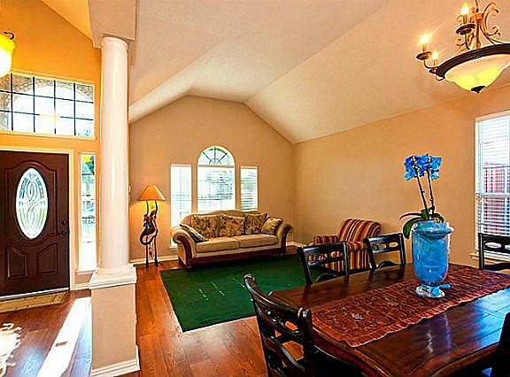 2nd image of 4908 Wisteria Dr
