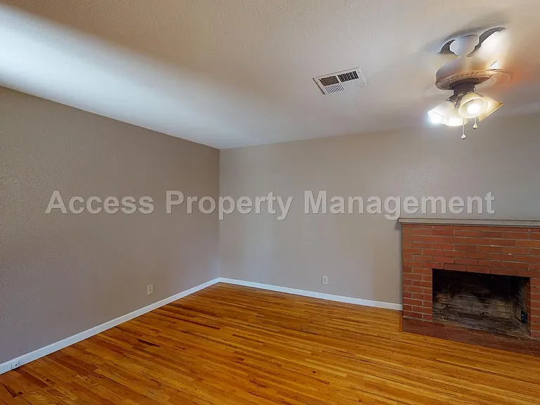 1002 Phelps Ave — Photo 9