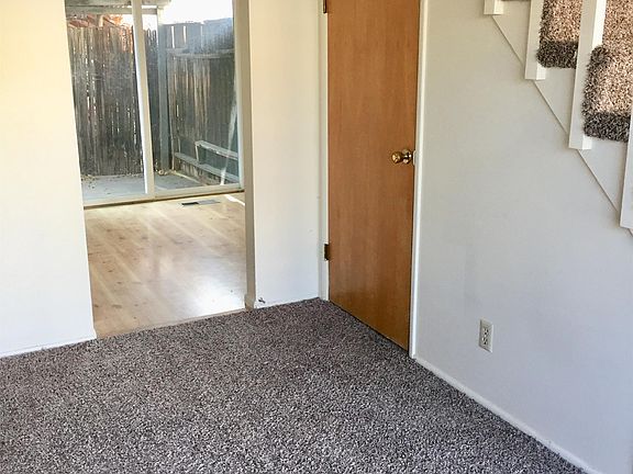 4th image of 166 E Townhouse Ct