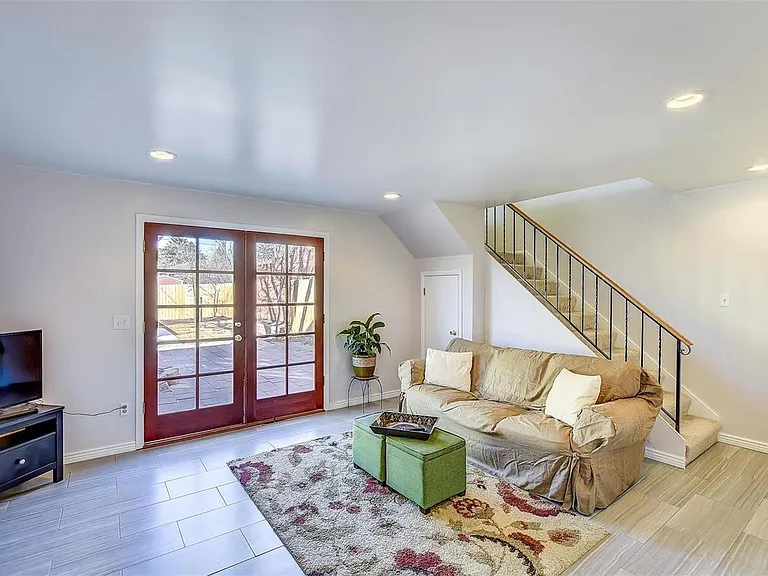 2811 Utica St — Photo 15