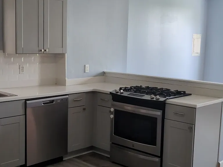 906 N Madison St #2 — Photo 4