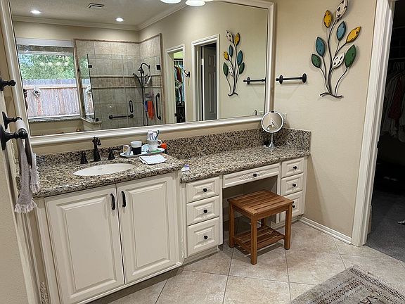 Master bath 