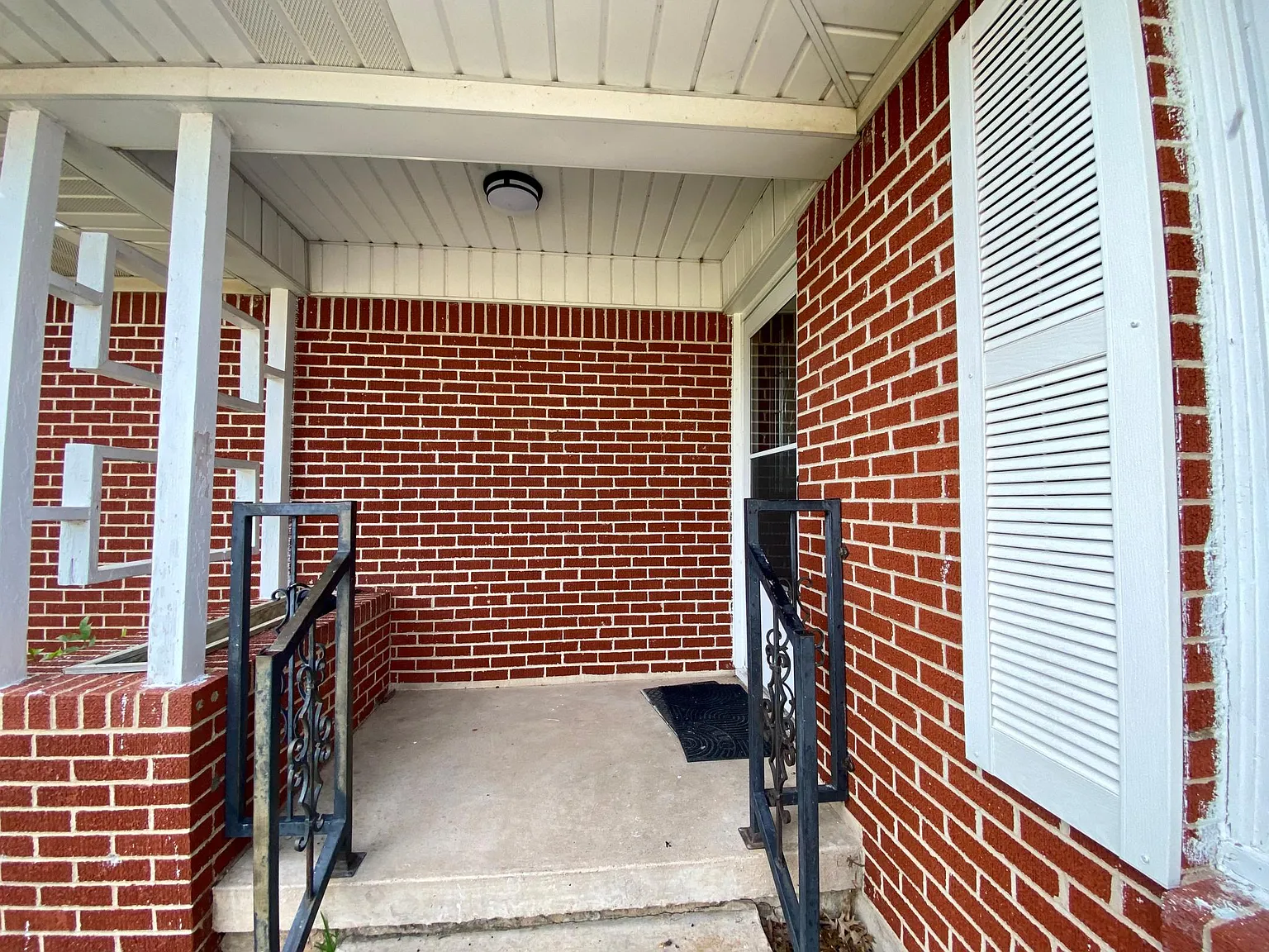 3 bed, 1.5 bath, 1211 sqft, $1,495 — Photo 2