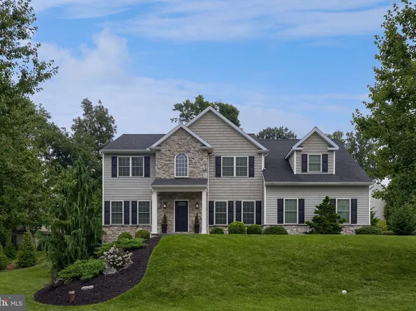 111 Crimson Ln, Elizabethtown, PA 17022