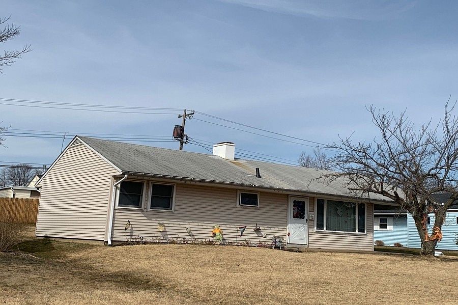 2nd image of 611 Beaumont Rd