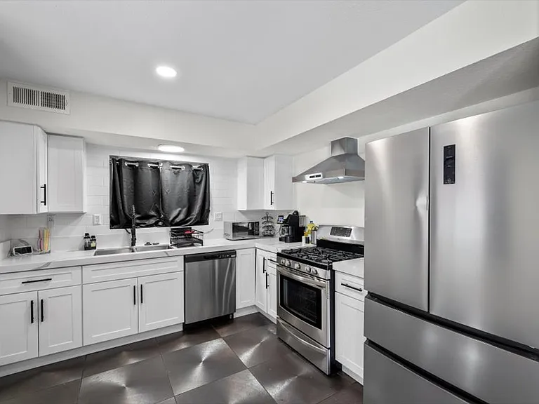 2571 Vegas Valley Dr — Photo 12