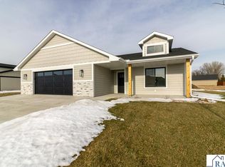 305 Pinehurst Dr, Mankato, MN 56001