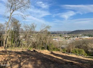 Pine St, Clinton, TN 37716