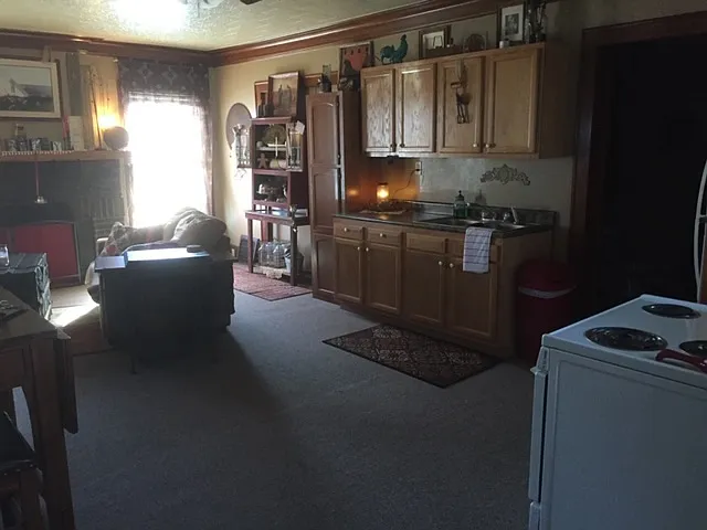 207 S Heaton St #A — Photo 2