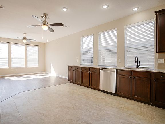5th image of 11572 Petunia Dr