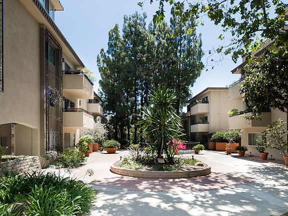 3rd image of 6740 Hillpark Dr APT 204