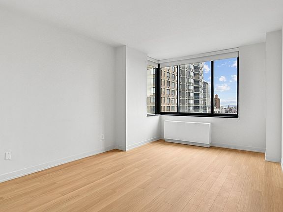 5th image of 1 Columbus Pl APT N39a