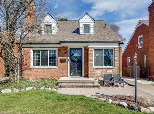 1898 Lancaster St, Grosse Pointe Woods, MI 48236