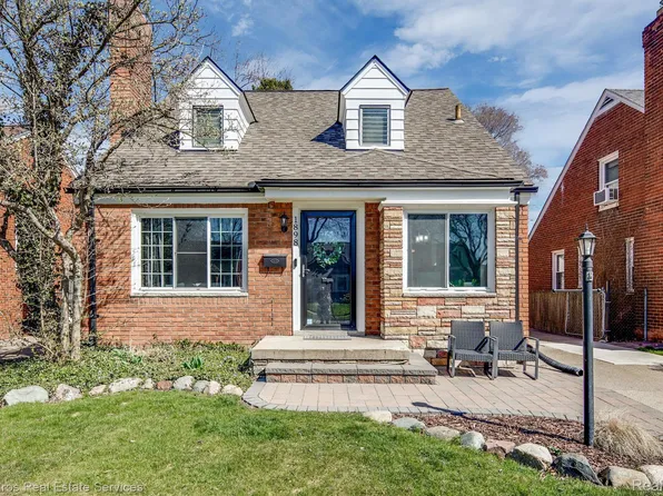 1898 Lancaster St, Grosse Pointe Woods, MI 48236