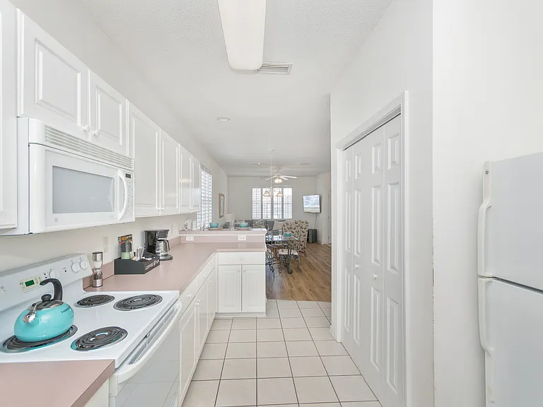 4612 Surf St — Photo 15