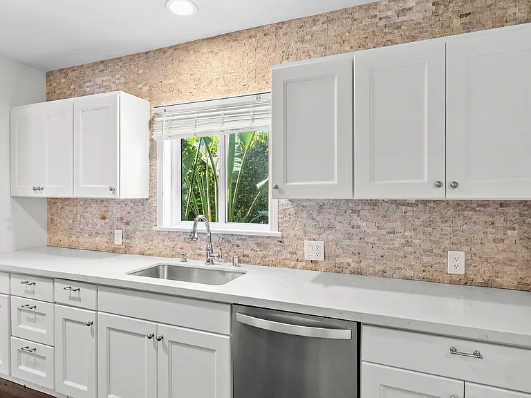 4242 Van Nuys Blvd — Photo 15