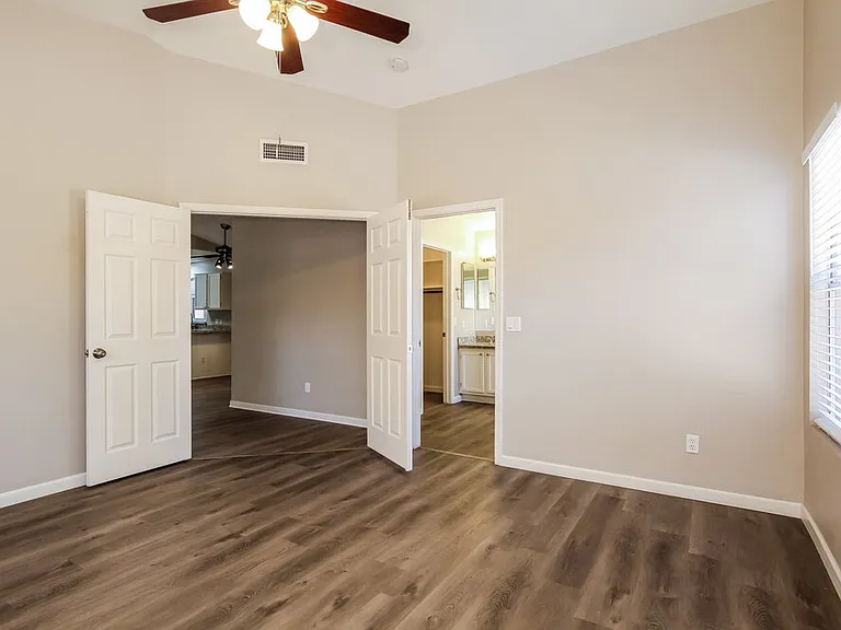 7522 W Kerry Ln — Photo 9
