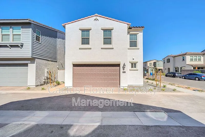 3 bed, 2.5 bath, 1785 sqft, $2,450 — Photo 2