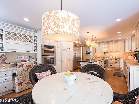 3rd image of 7206 Bloomsbury Ln
