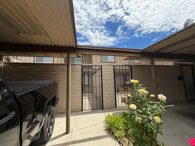 2605 Carleton Ln — Photo 37