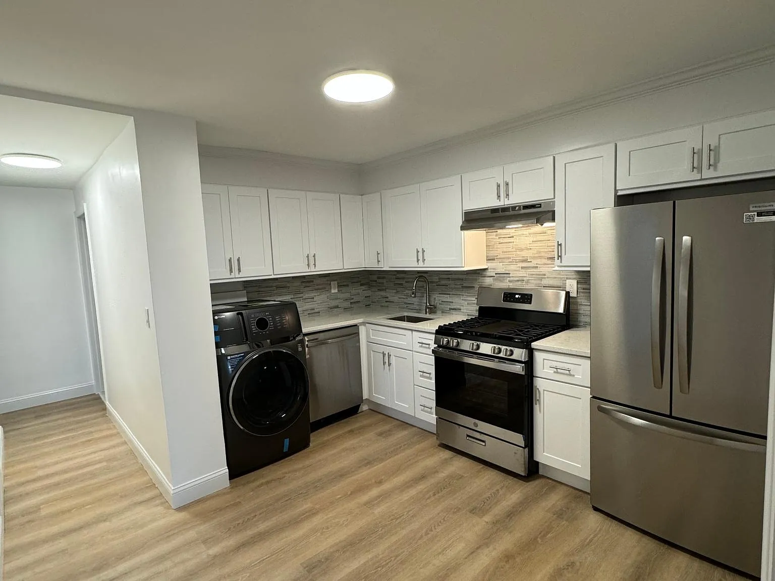 2 bed, 1000 sqft, $2,900 — Photo 2