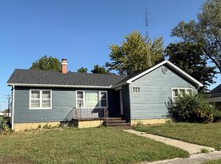 103 W Maple St, Brownstown, IL 62418