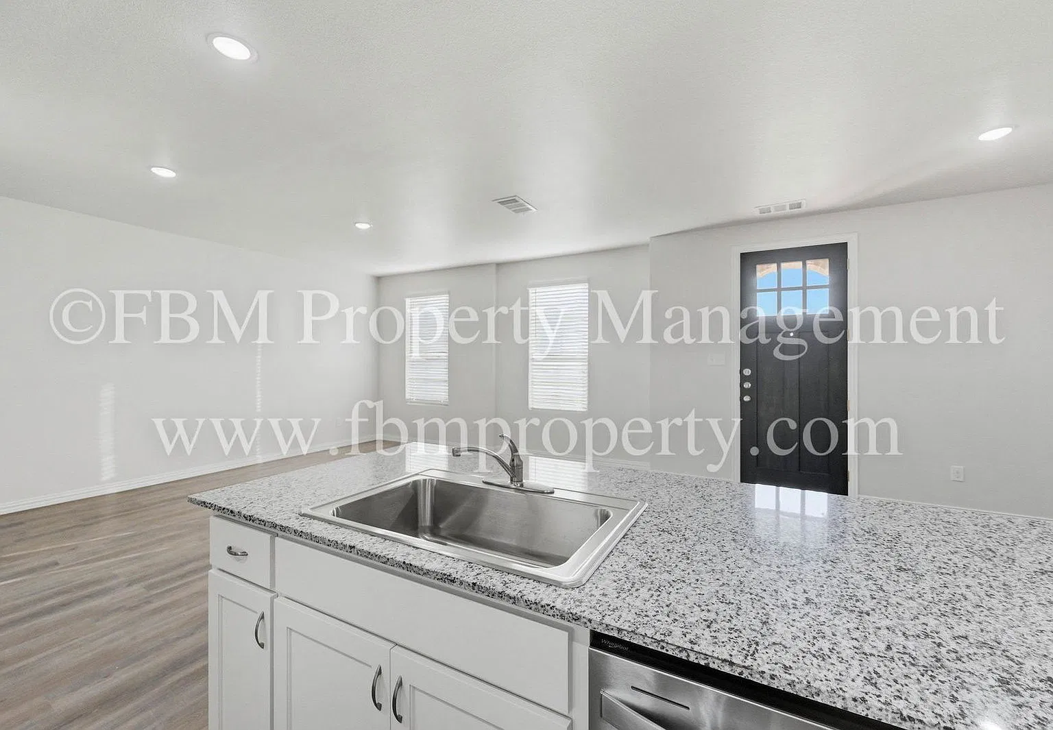 3 bed, 2.5 bath, 1679 sqft, $2,400 — Photo 4