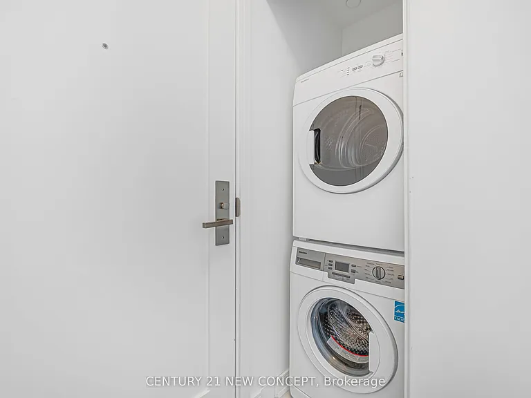 28 Wellesley St E #1902 — Photo 4