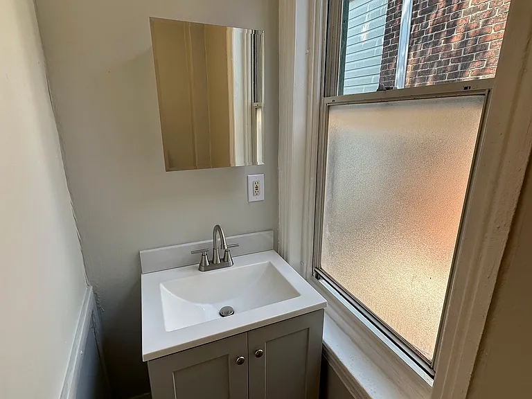 3850 N Delhi St — Photo 3