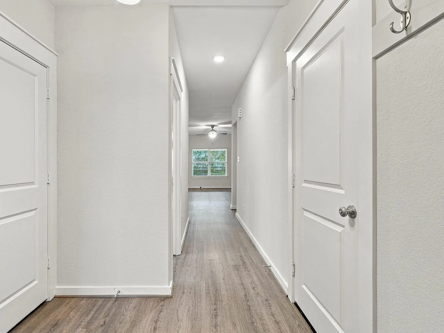 3 bed, 4.0 bath, 1606 sqft, $2,000 — Photo 4