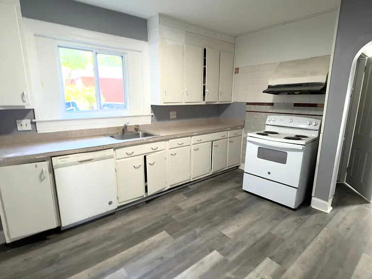 120 N Evans St — Photo 7