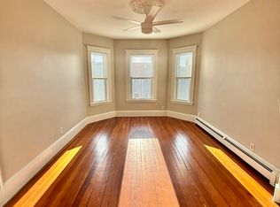 16 Raven St Floor 3, Dorchester, MA 02125