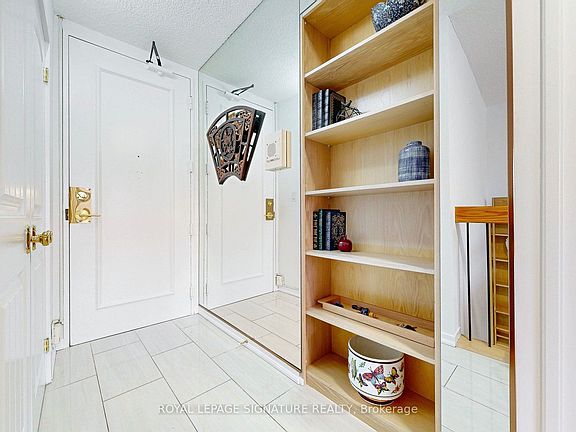 3rd image of 33 Harbour Sq #410/204