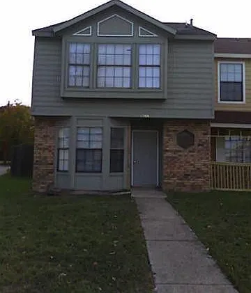 1368 Old Jamestown Ct — Photo 1