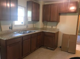 896 Clarence Rd, Cleveland Heights, OH 44121