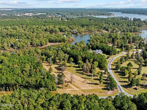 22 Pinecrest Road, Bath, NC 27808