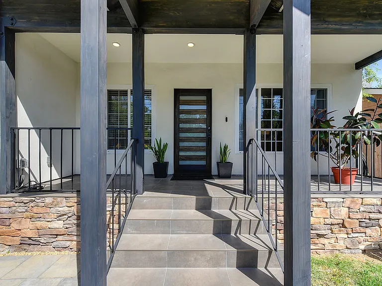 3945 Orange Grove Ave — Photo 5