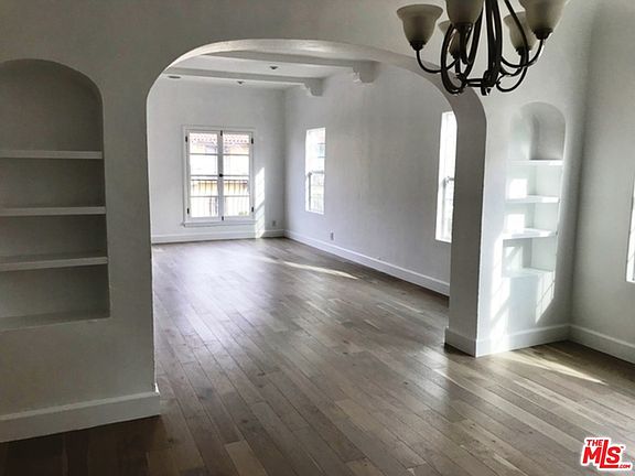 4th image of 425 1/2 N Gardner St