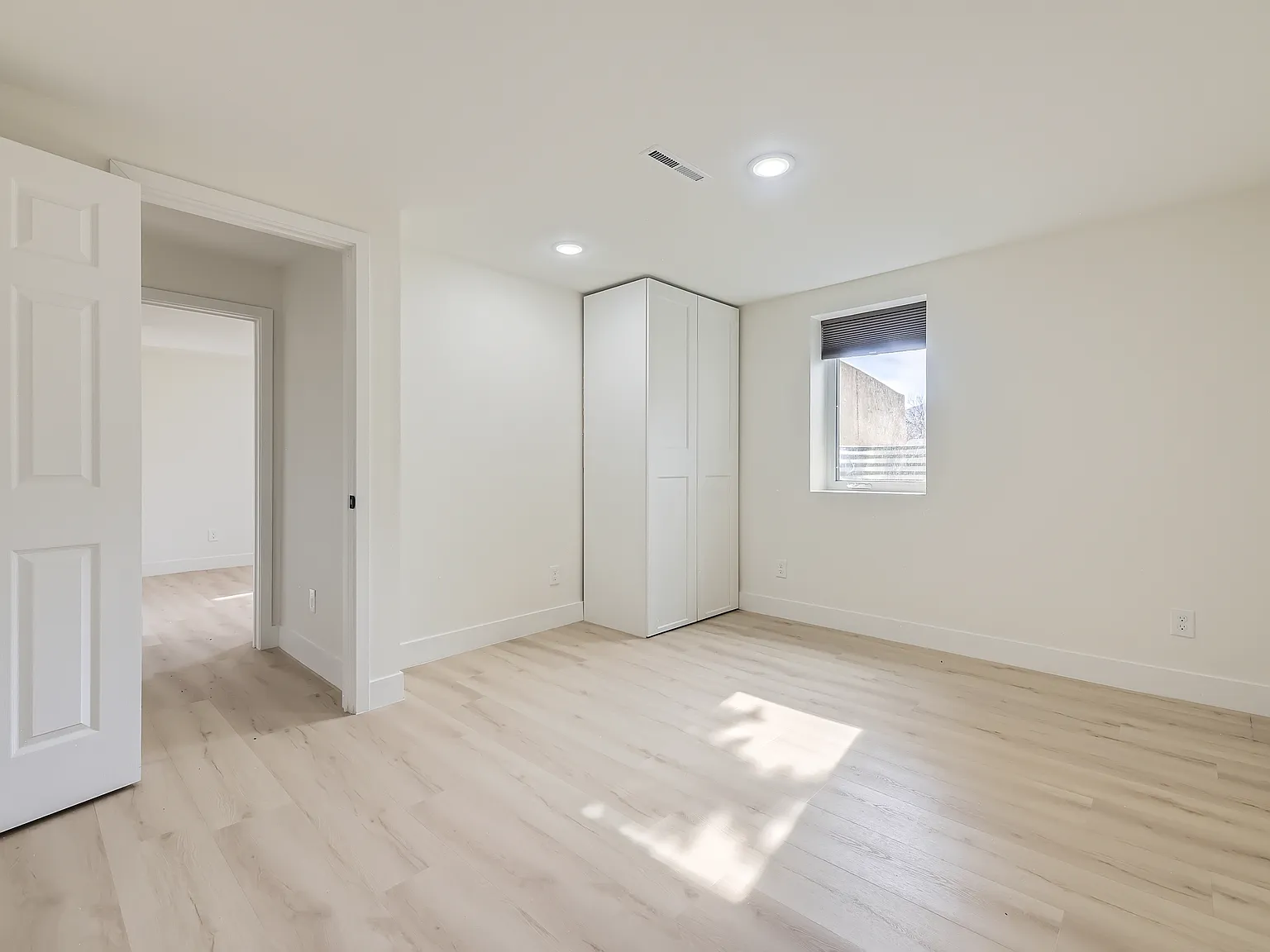 2 bed, 800 sqft, $2,250 — Photo 3