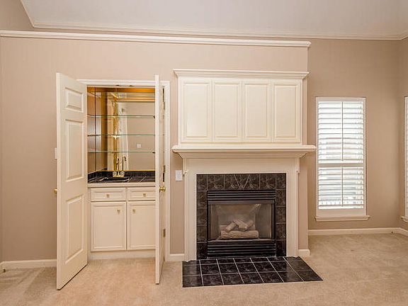 4th image of 2922 Hillcreek Dr