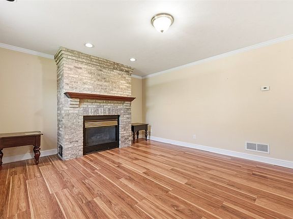 3rd image of 2346 Nicholson Rd