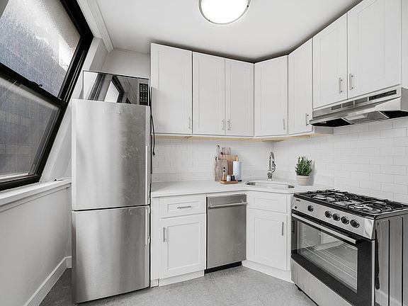 4th image of 339 W 19th St #G