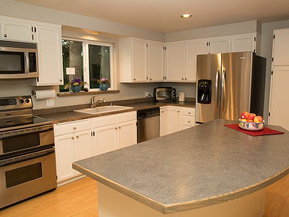 2nd image of 11332 NE 129th St