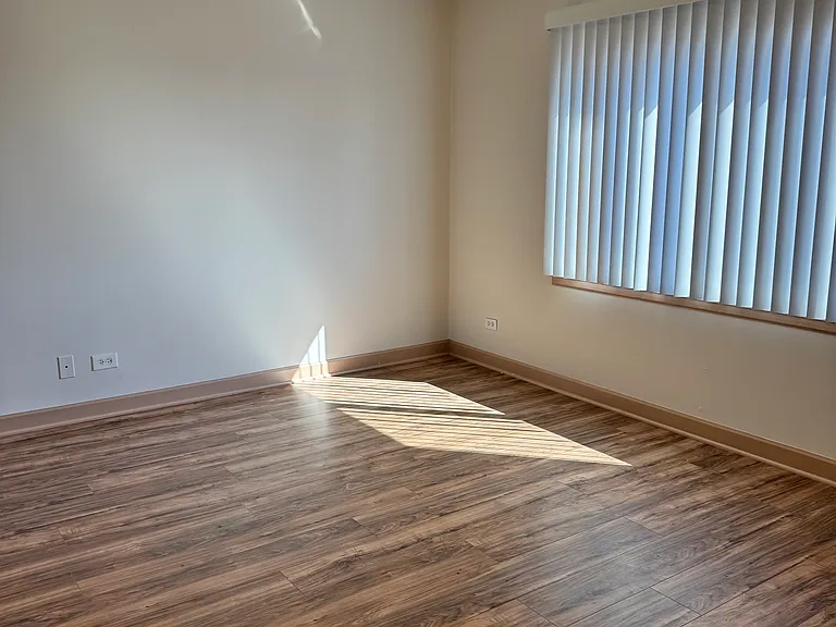 6472 N Northwest Hwy #303 — Photo 6