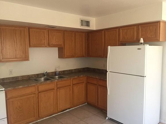 2nd image of 1233 E Henry St #B